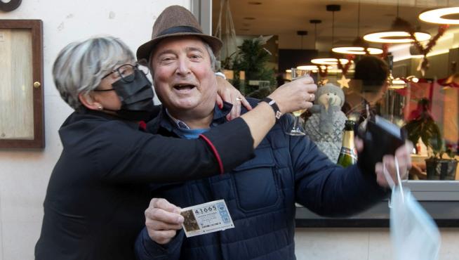 Un camarero riojano reparte 10 millones del primer premio en Soria