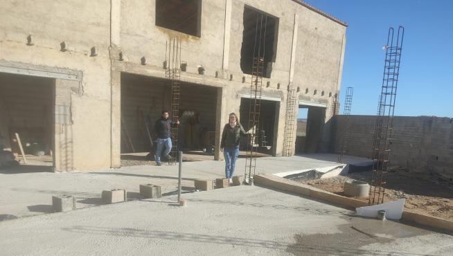 La casa en construcción de Carlos Abadías y Clara Sanvicente en Barbués.
