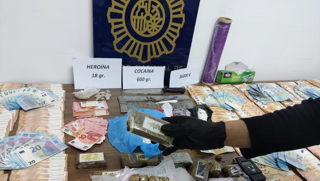 La Policía Nacional desmantela un importante punto de venta de droga en un domicilio del barrio de las Delicias