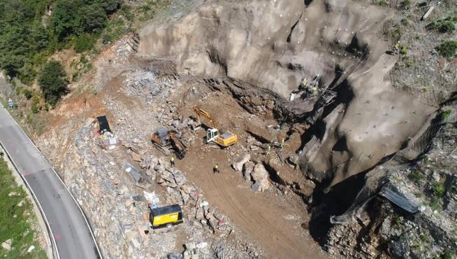 Vista aérea de las obras de la N-260 entre Campo y el congosto del Ventamillo.