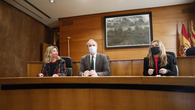 Jorge Azcón, Mar Vaquero y Ana Alós, en la reunión del grupo parlamentario del PP de las Cortes de Aragón que ha oficializado los cambios en la dirección.