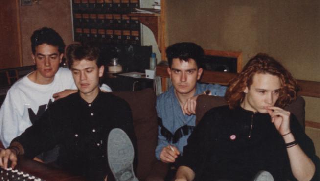 Pedro Andreu, Juan Valdivia, Joaquín Cardiel y Enrique Bunbury, en el estudio de Hispavox en 1988.