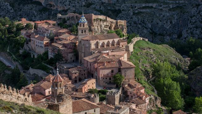 Albarracín, con la catedral y el palacio episcopal, en el centro.