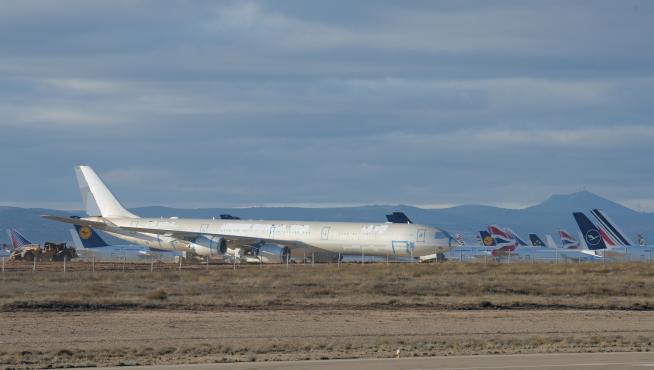 En el aeropuerto de Teruel hay estacionadas ahora 120 aeronaves procedentes de distintos países.