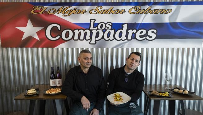 Rafael Cardero y Julio Ramírez, dueños del nuevo bar cubano Los Compadres.