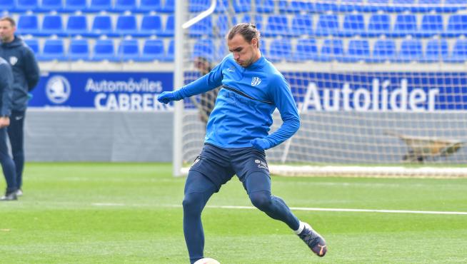 Ignasi Miquel, durante el entrenamiento de este miércoles de la SD Huesca.