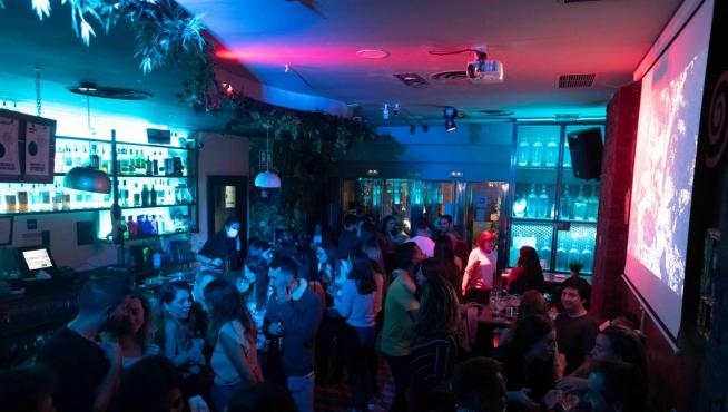 22 de diciembre de 2021. El baile vuelve a las discotecas y bares del Casco Viejo de Zaragoza tras la relajación de las medidas contra la covid al entrar en fase 1 modulada.