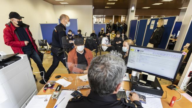 Aragón. Oficina de Extranjería de la Policía. Equipo especial que tramita la protección temporal de los ucranianos / 15-03-2022 / FOTO: GUILLERMO MESTRE[[[FOTOGRAFOS]]]