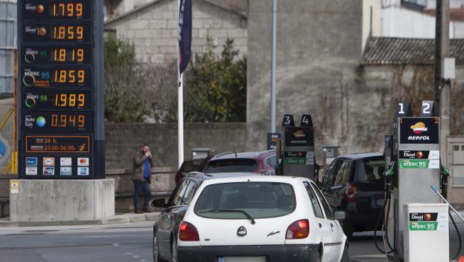 Foto de una gasolinera con precios cercanos a los dos euros el litro este lunes
