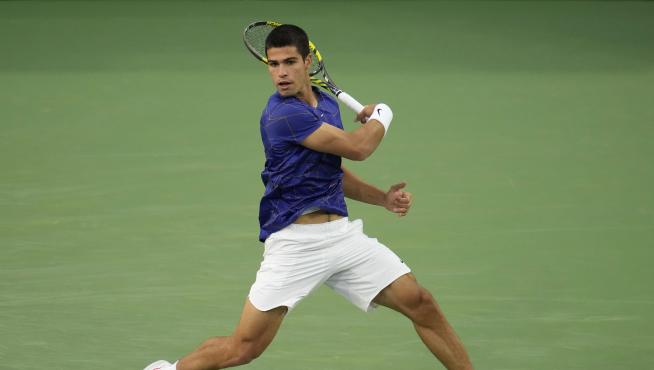 Alcaraz, de 18 años, se batirá ante Nadal en las semifinales del Indian Wells.