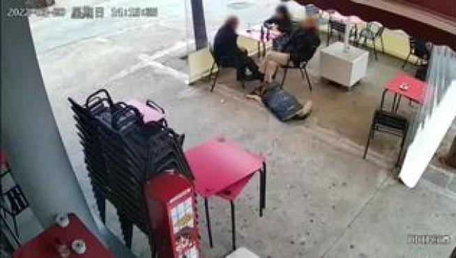 El conductor, un hombre de unos 40 años, ha dado negativo en las pruebas de alcohol y drogas y, según fuentes policiales, ha sufrido un ataque epiléptico al volante.
