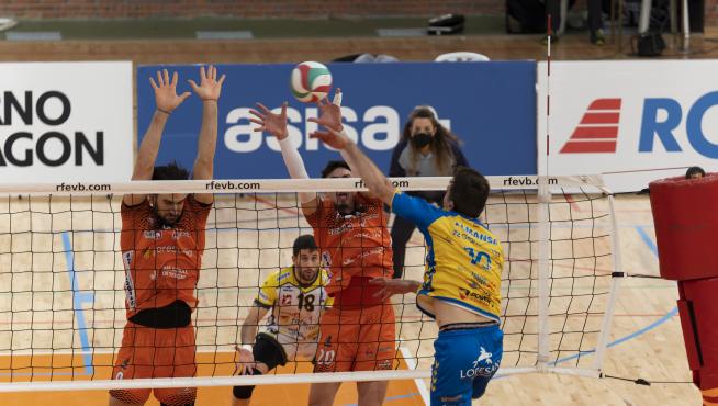 Primer partido del plyoff de cuartos de final de la Superliga de Voleibol entre CV Teruel y Guagas. Foto Antonio Garcia/bykofoto 27/03/22[[[FOTOGRAFOS]]]