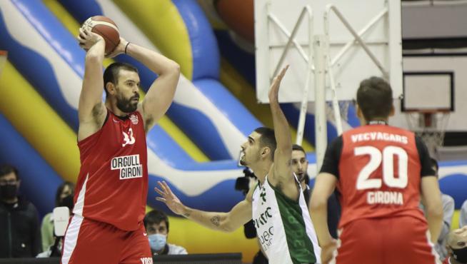 Marc Gasol, en su debut en la liga contra el Levitec Huesca La Magia en Gerona.