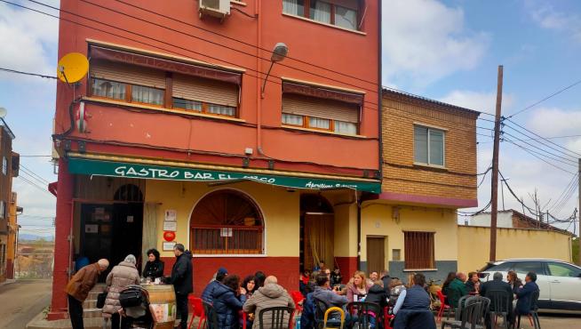 Tanto la terraza como e interior del bar El Arco estuvieron muy concurridos el domingo, último día de apertura.