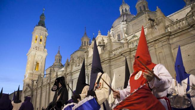 Procesión del Pregón de Semana Santa en Zaragoza.