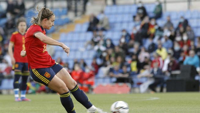 Alexia Putellas en la jugada que ha conseguido el gol de la selección femenina ante Brasil.