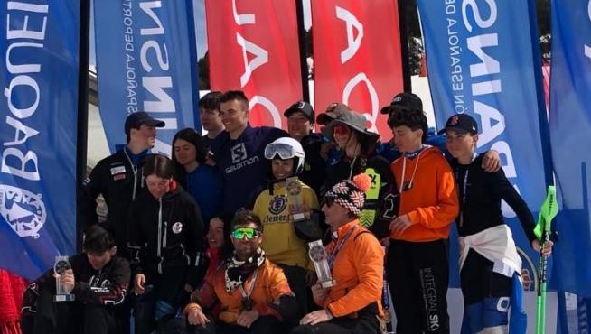 Esquiadores del Club Esquí Jaca en el podio de la Copa de España.