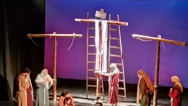 La Pasión se representó este sábado en el Teatro Salesiano por primera vez desde 2019.
