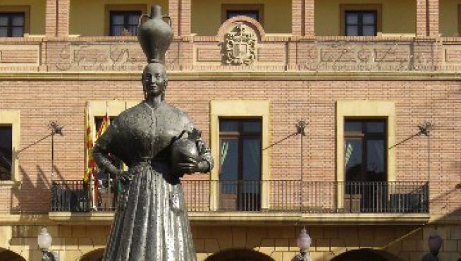 Monumento a les Dones de Faldetes en Fraga