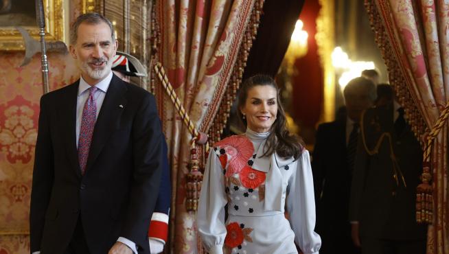 Los Reyes reciben en el Palacio Real a una representación del mundo de las Letras.