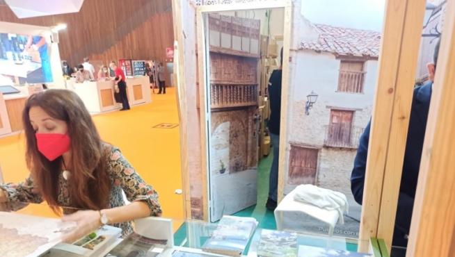 Stand con información turística de la Comarca de Sobrarbe.