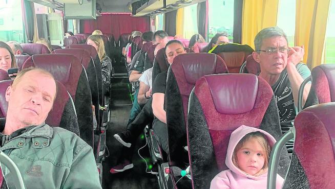 El autobús en el que viajaron 27 ucranianos y 5 voluntarios tenía espacio para 18 personas más