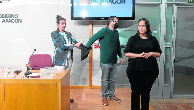 Un momento del sorteo de desempate celebrado en la sala de prensa del edificio Pignatelli de Zaragoza