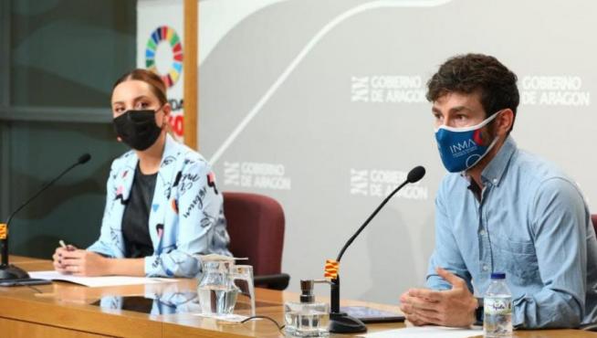La consejera, Maru Díaz, y el director general de Universidades, Ramón Guirado.