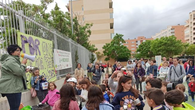Las familias del colegio Valdespartera reclaman la ampliación del comedor.