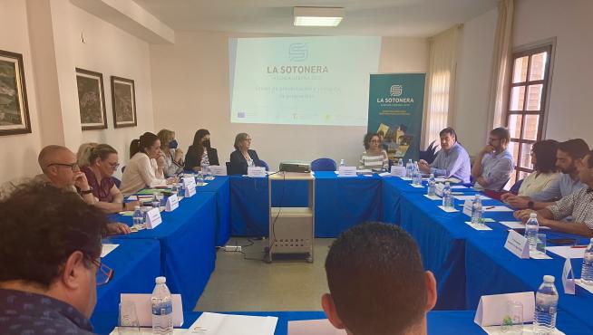 Reunión en el Ayuntamiento de La Sotonera este jueves de representantes del tejido social y del planeamiento urbano