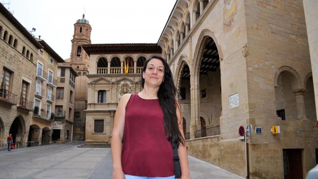 Virginia Mendoza, en la plaza de España de Alcañiz.