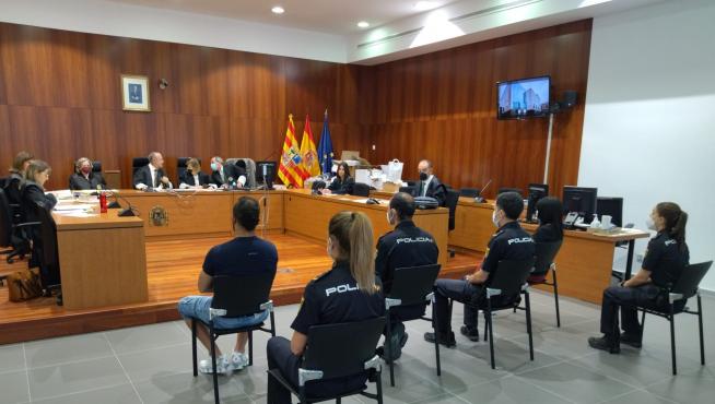 Los acusados, durante la segunda sesión del juicio en la Audiencia de Zaragoza.