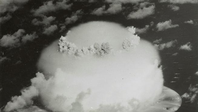 Explosión de una bomba nuclear de prueba en 1946.