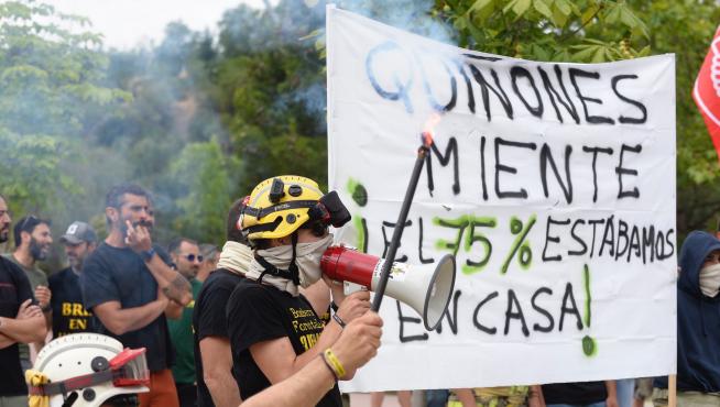 Protestas contra la actuación da la Junta de Castilla y León en el incendio de la Sierra de la Culebra.