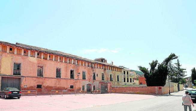 El palacio de Casa Lucías presenta la fachada palaciega más larga de la provincia.