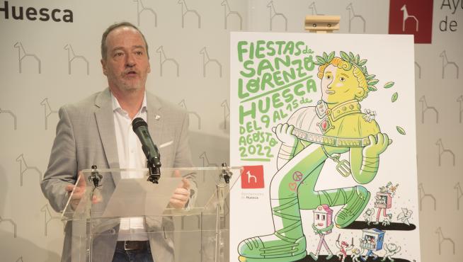 El concejal Ramón Lasosa ha presentado el cartel de las Fiestas de San Lorenzo 2022 este martes.