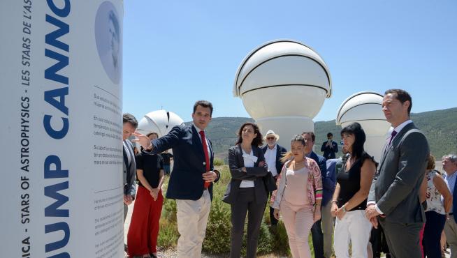 Representantes institucionales han recorrido la zona de cúpulas, donde se homenajea a científicas insignes.