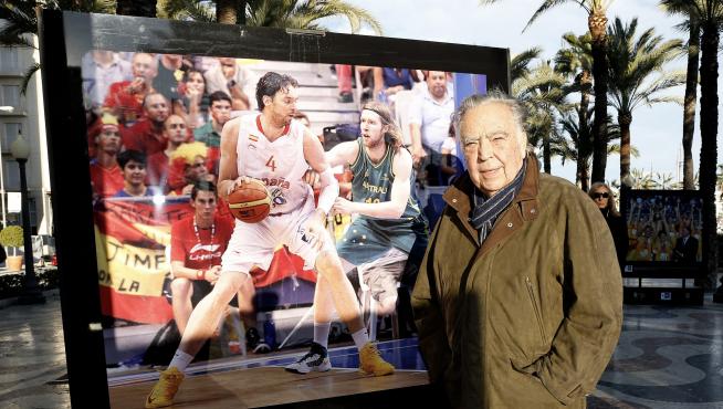 Imagen de archivo del extrenador de baloncesto Pedro Ferrandiz, el técnico más laureado de la historia de nuestro país, que ha fallecido hoy a los 93 años de edad.