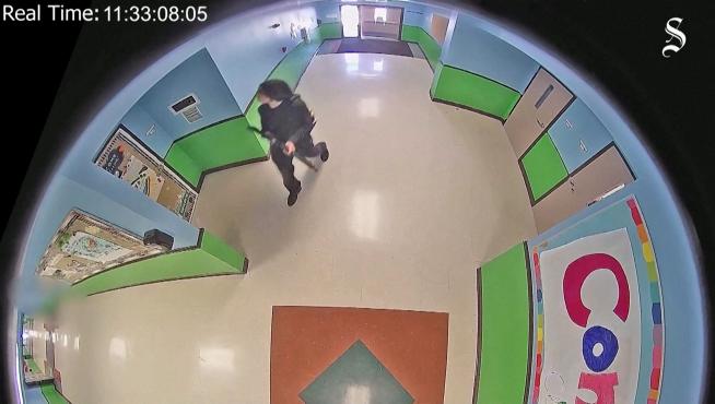 Imagen de Salvador Ramos al entrar en la escuela de Uvalde