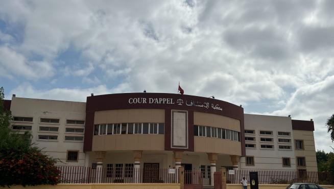 Vista del Tribunal de Apelación de Nador, en el noreste de Marruecos, que pospuso hoy hasta el próximo 27 de julio el juicio contra 28 emigrantes acusados por supuesta implicación en el salto masivo a la valla con la ciudad española de Melilla.