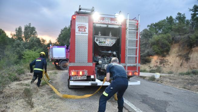 En la extinción del incendio están colaborando bomberos del Ayuntamiento de Huesca.