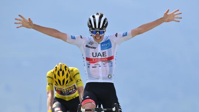 Pogacar gana la decimoséptima etapa del Tour de Francia por delante del jersey amarillo, Vingegaard.