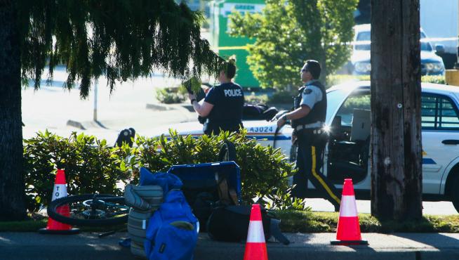 Agentes trabajando tras el tiroteo en Langley (Canadá).