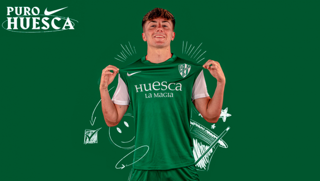 Manu Rico luce la camiseta verde y blanca de la SD Huesca.
