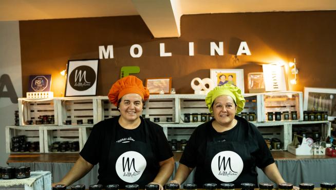 Concha y Antonia Molina ofrecen una gran variedad de encurtidos.