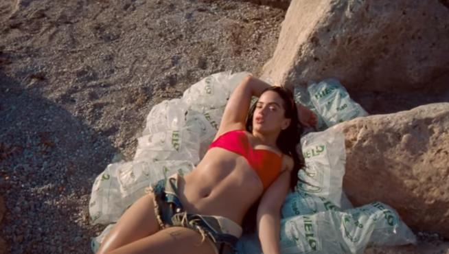 Rosalía en el videoclip de 'Despechá'.