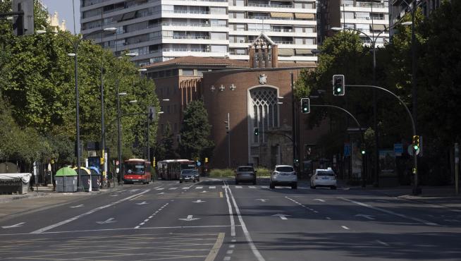 El paseo de Pamplona, prácticamente sin coches, este domingo.