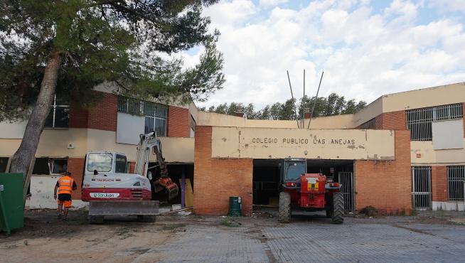 Demolición del Colegio Anejas en Teruel.
