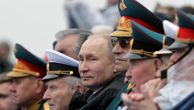 Foto de archivo de Putin en el pasado desfile del Día de la victoria.