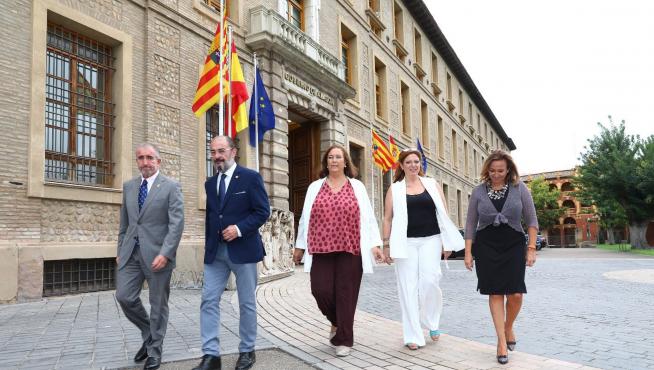 El presidente del Gobierno de Aragón, Javier Lambán, se reúne con representantes de la Asociación de Víctimas del Terrorismo (AVT).